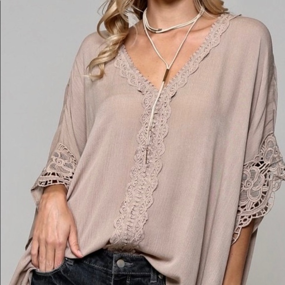 V-Neck Poncho Top w/Kimono Sleeves/LAST ONE ☝️ - Picture 3 of 6